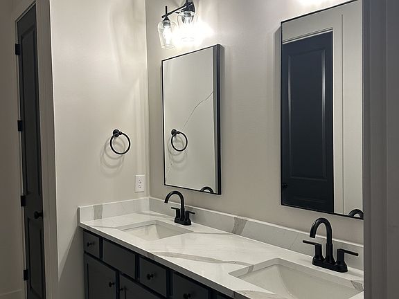 5th image of 2612 Buckner Ln