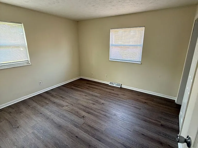 Lawrence Glen Apartments — Photo 41