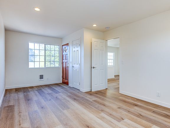 3rd image of 615 1/2 Sunset Ave