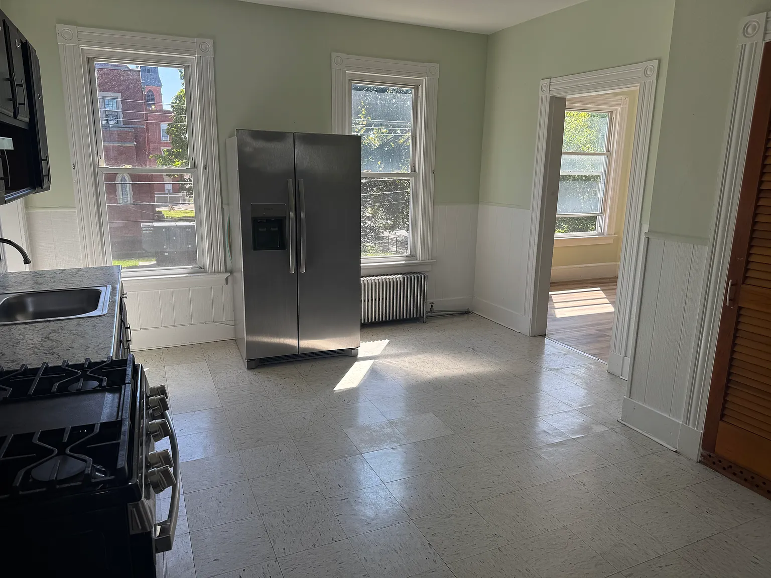 3 bed, 1200 sqft, $2,150 — Photo 3