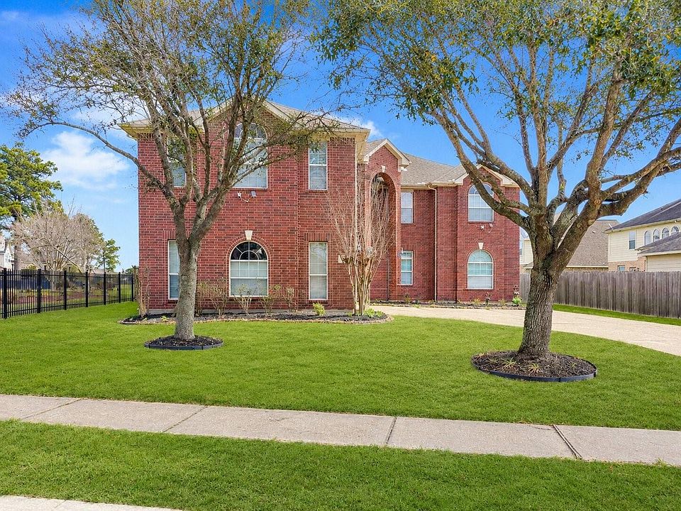 1st image of 19414 Countryroad Dr