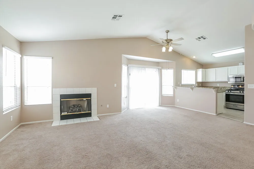 3 bed, 2.0 bath, 1322 sqft, $2,290 — Photo 3