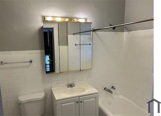 4th image of 452 E 74th St #1