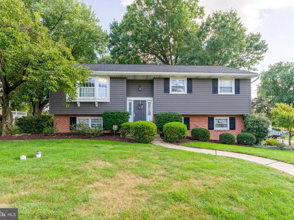 442 Philmont Dr, Lancaster, PA 17601