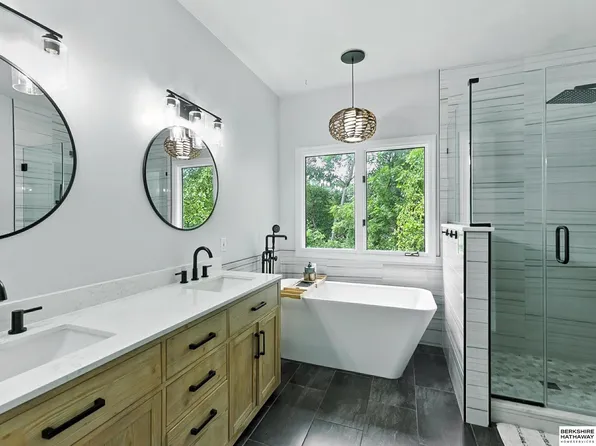 6634 S 91st Ave, Omaha, NE 68127