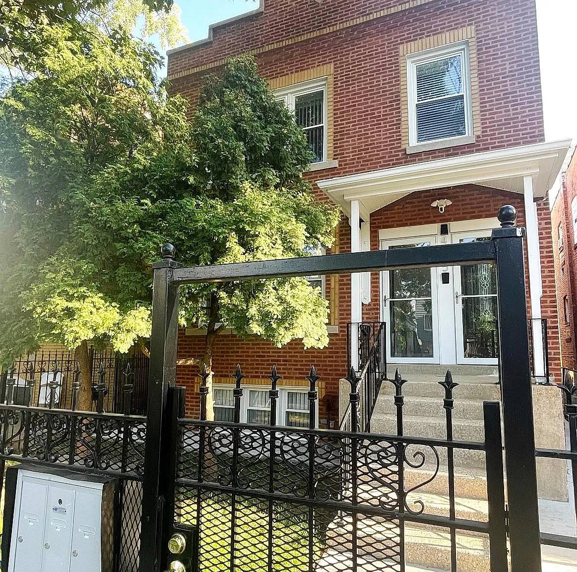 2 bed, 1100 sqft, $1,750 — Photo 1