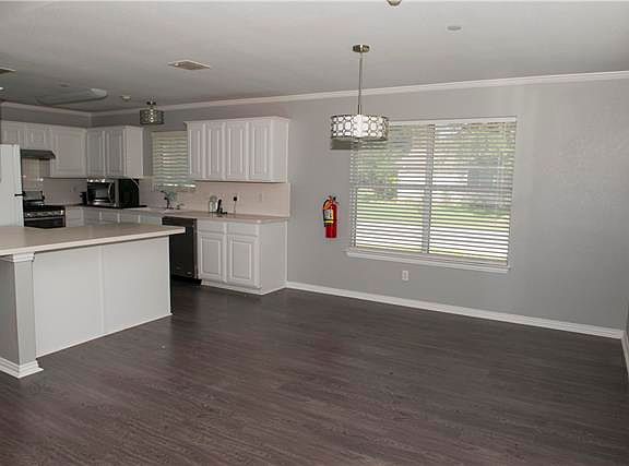 5th image of 2809 Bradford Oaks Dr