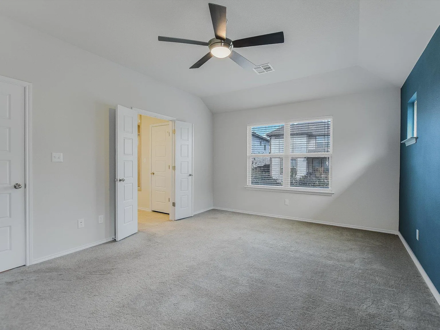 3 bed, 2.5 bath, 1795 sqft, $2,200 — Photo 4