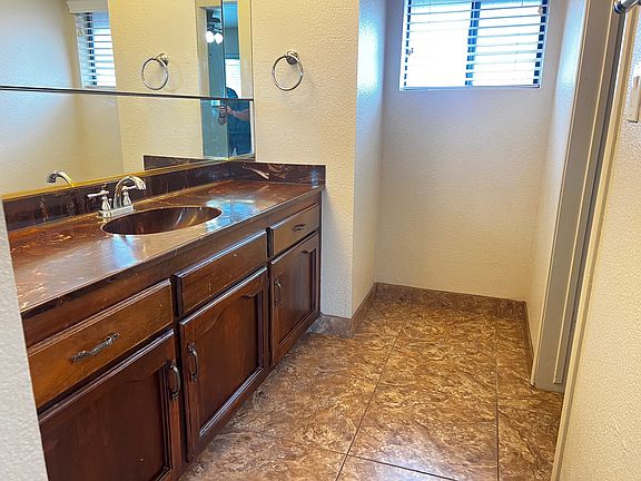 5th image of 1823 W Whitendale Ave #1823