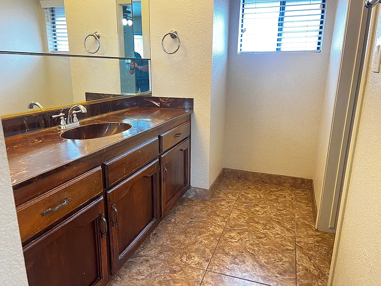 1823 W Whitendale Ave #1823 — Photo 5