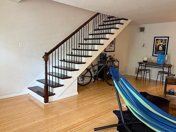 3rd image of 1818 Prytania St #201