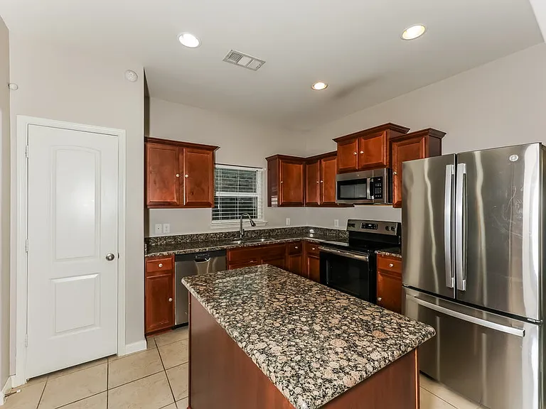4144 Tower Ln — Photo 9