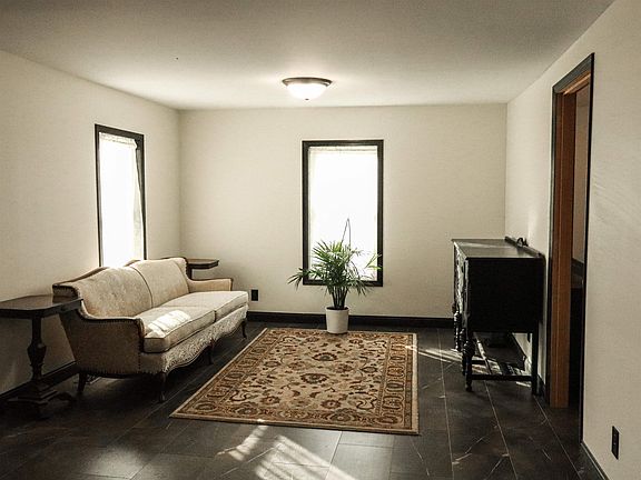 4th image of 507 Janesville St
