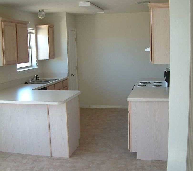 2nd image of 712 Oak Park Dr