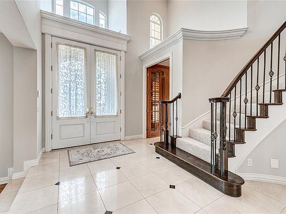 4th image of 2805 Edgewood Ln