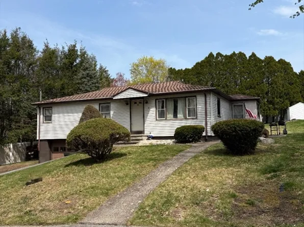 8 Tanyard Rd, Dudley, MA 01571