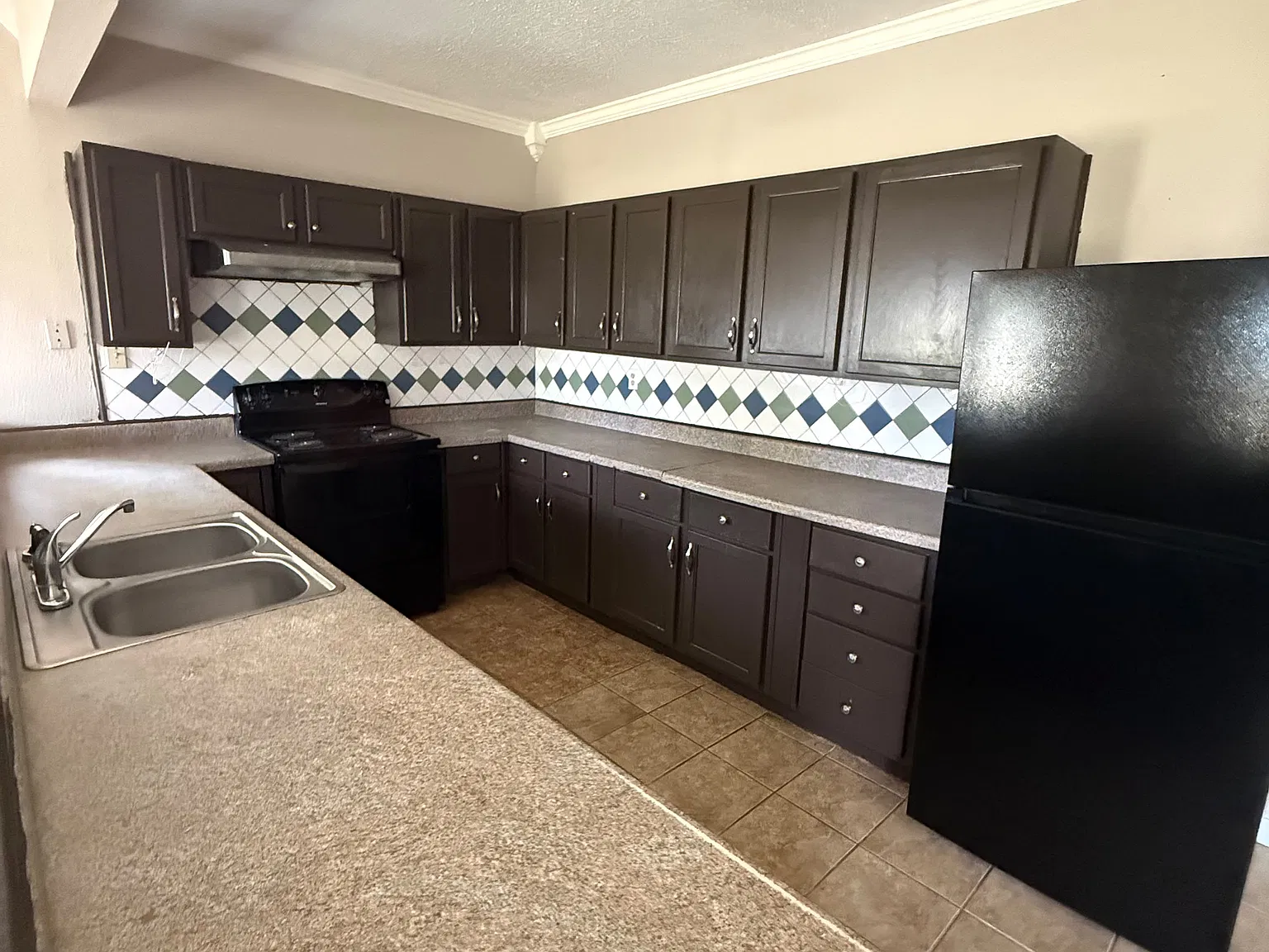 3 bed, 1080 sqft, $1,800 — Photo 3