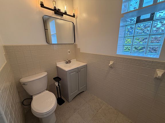 3rd image of 4107 S Archer Ave #1R