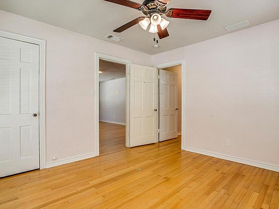 3rd image of 2705 Willing Ave