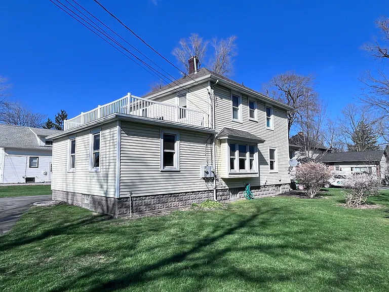 85 Royal Pkwy W — Photo 32