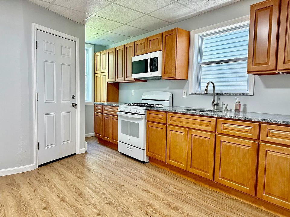 1st image of 19 Baldwin Ave Floor 2