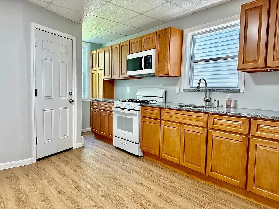 19 Baldwin Ave #2