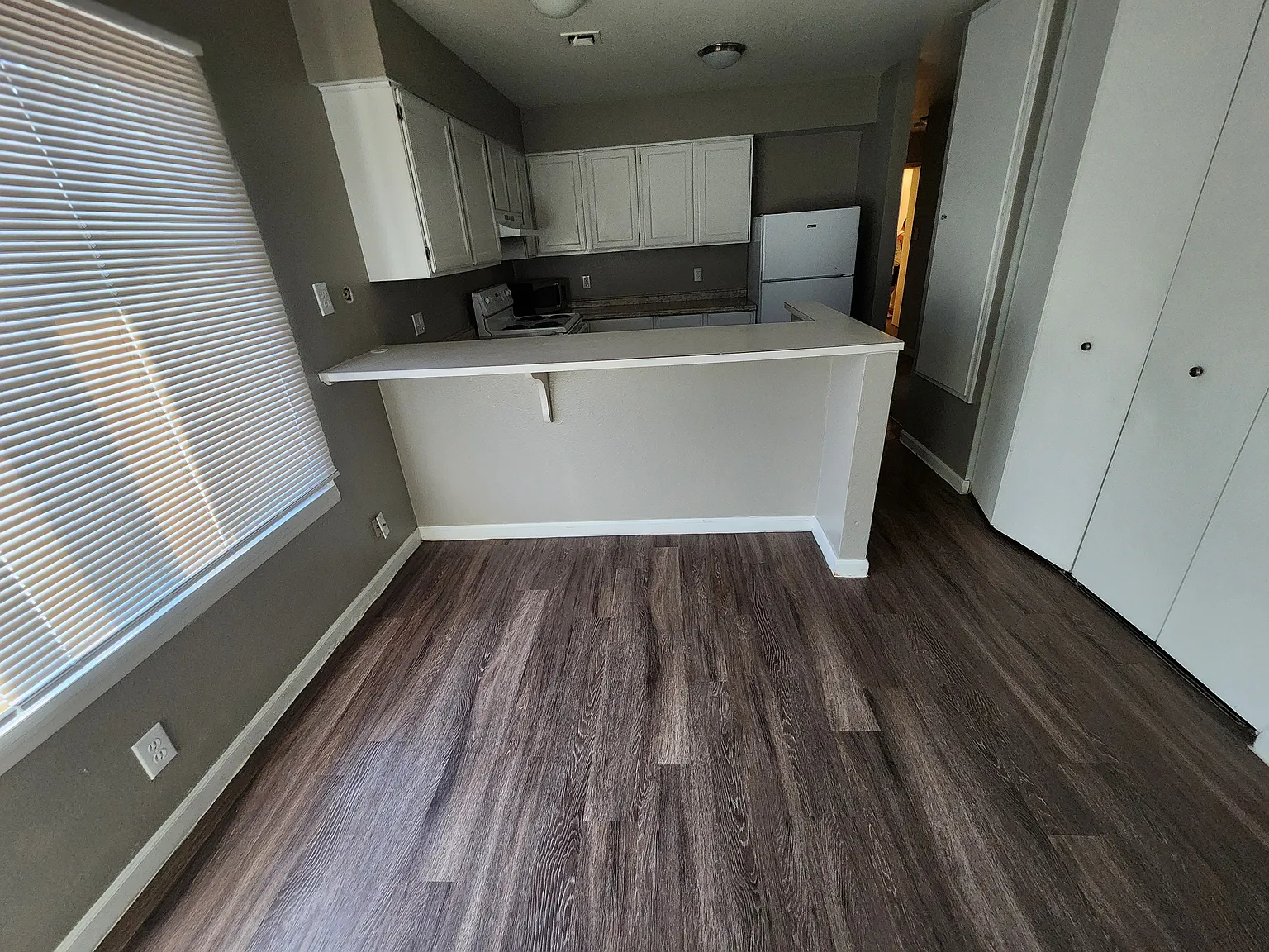 3 bed, 1165 sqft, $3,100 — Photo 2