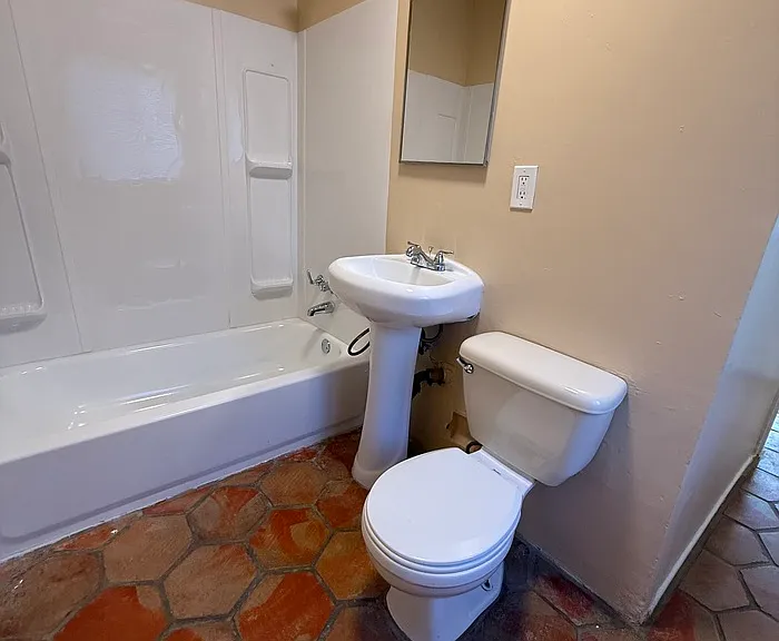 1303 N Columbus Blvd #A — Photo 7