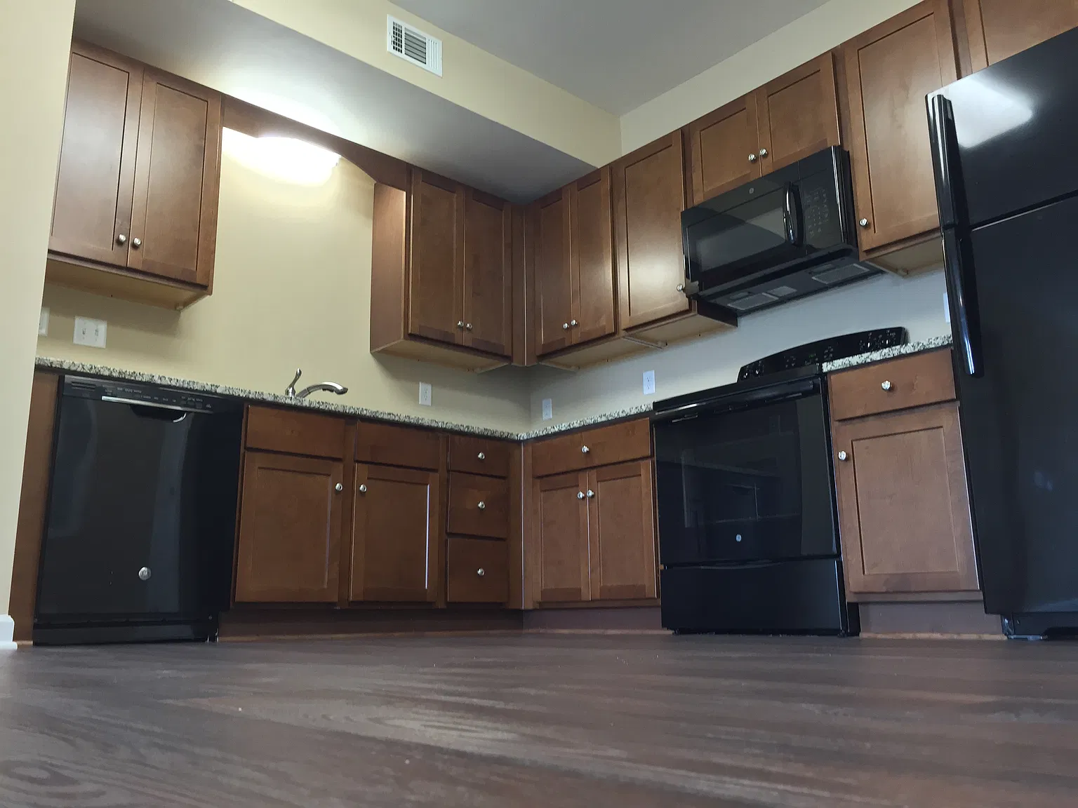 Alabama Apartments — Photo 4
