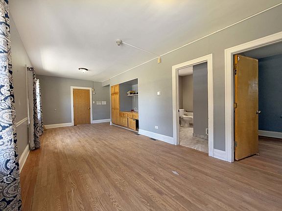 4th image of 3708 Sunnyside Ave