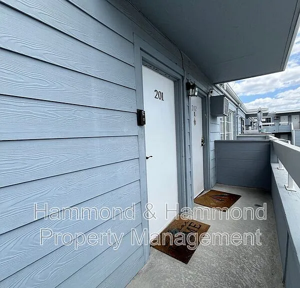 20930 Parthenia St #201 — Photo 8