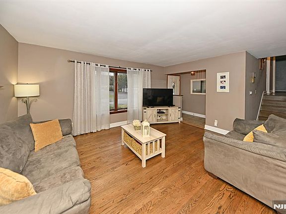 4th image of 243 Devon Rd