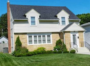 325 Pershing Ave, Decorah, IA 52101