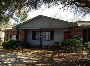 1065 Honeysuckle Ln, Charleston, SC 29412