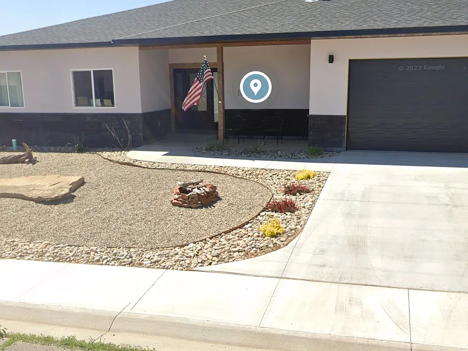 1601 E Downey Ave
