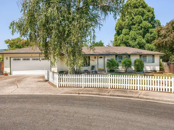 160 Centennial Cir, Central Pt, OR 97502