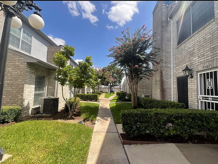 Regency Square Ct — Photo 15
