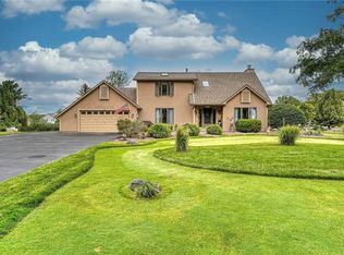 1242 Lake Point Dr, Webster, NY 14580