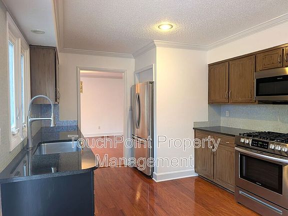 3rd image of 3023 Shallowood Ln