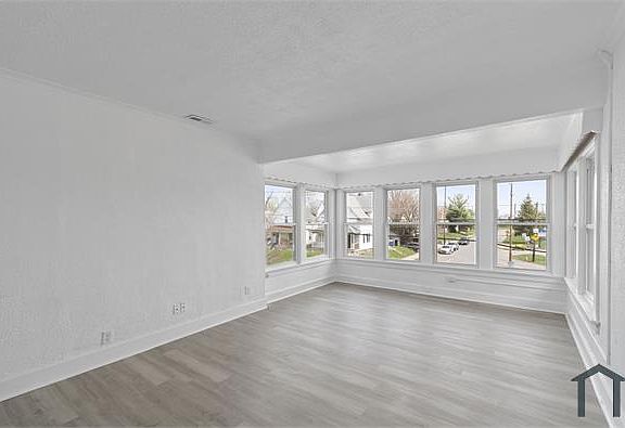 5th image of 1030 E Broadway St #2