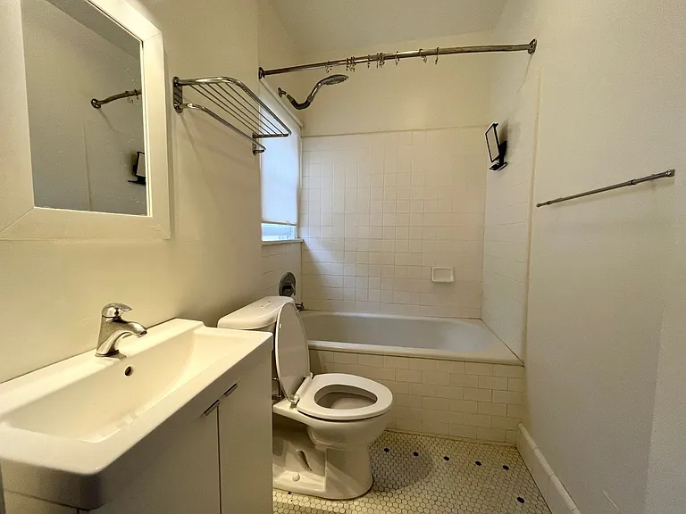933 Ocean Ave #11 — Photo 8