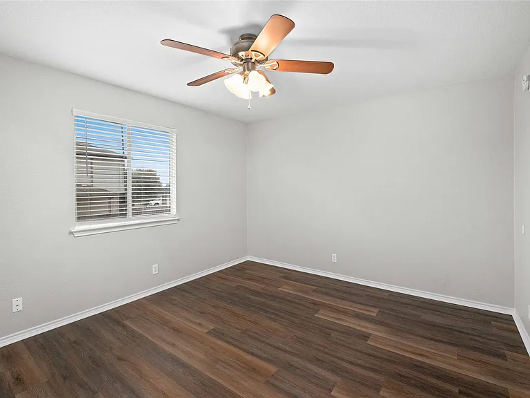 112 Ames Cv — Photo 10
