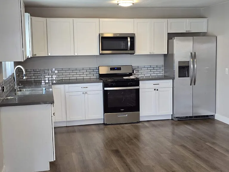 1040 S Lake St #6 — Photo 5