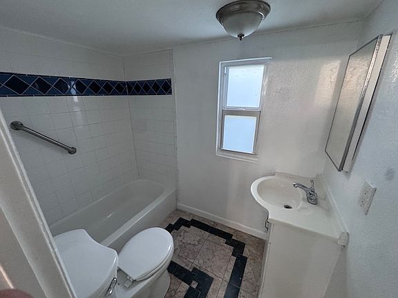 2nd image of 4588 Iris St #A