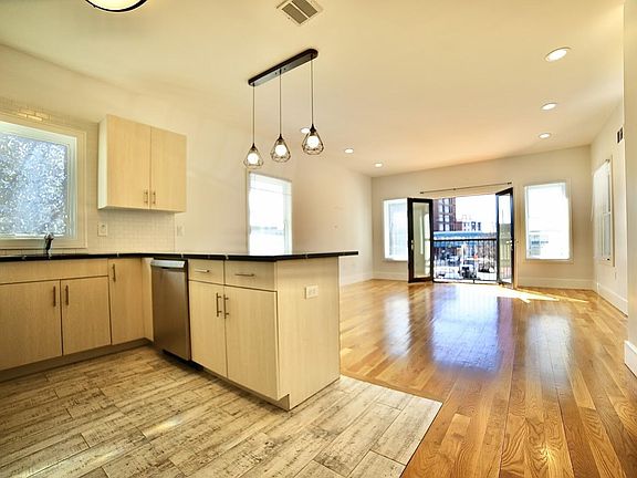 3rd image of 8 Yale Ave