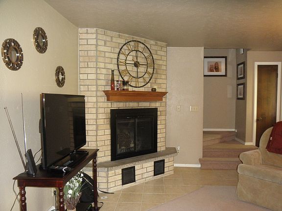 5th image of 405 St Bernard Dr