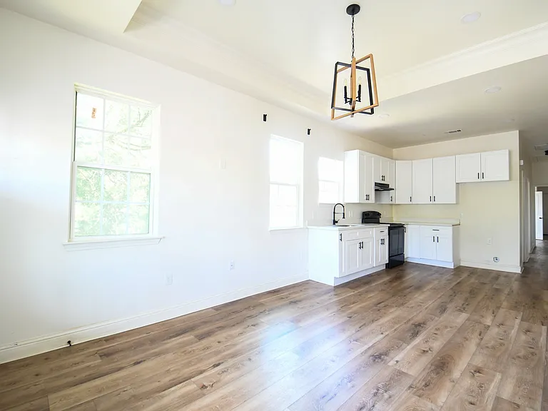 740 Thayer St #2B — Photo 11