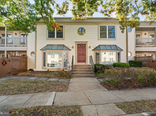 6111 Essex House Sq #B, Alexandria, VA 22310
