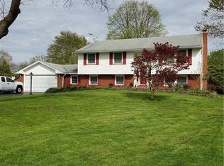 10 Gateway Rd, Rochester, NY 14624