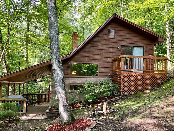 Side yard with firepit